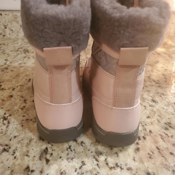 Girls brand new ugg boots size 13 - Picture 3 of 7